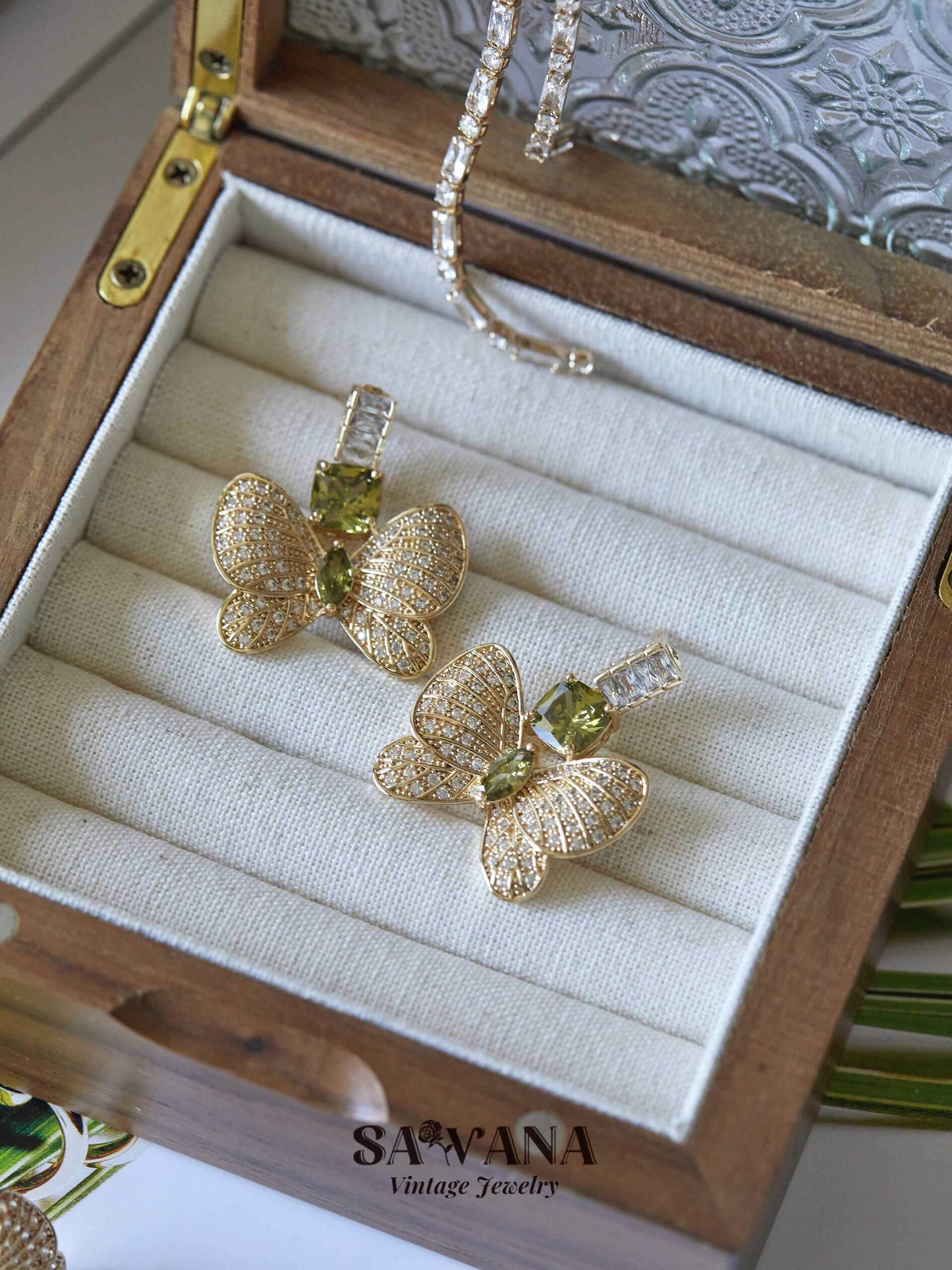 Butterfly Garden Vintage Olive Green Zirconia Butterfly Design Earrings Necklace Set miracleimy