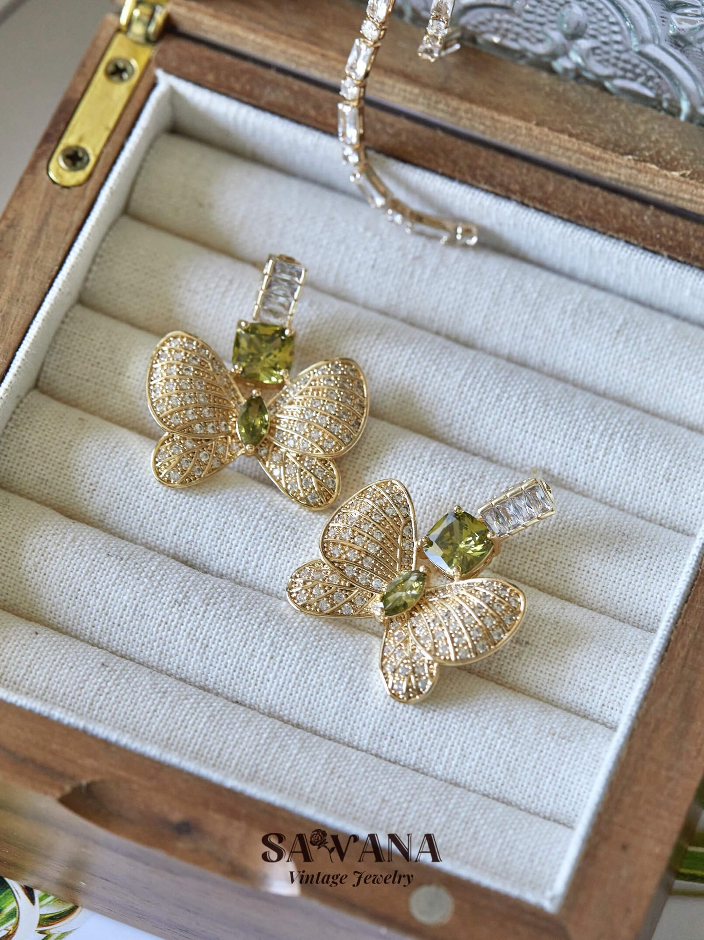 Butterfly Garden Vintage Olive Green Zirconia Butterfly Design Earrings Necklace Set miracleimy